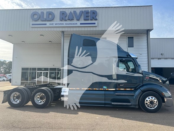 2023 PETERBILT 579 - image 1 of 6