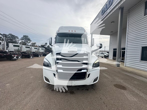 2023 FREIGHTLINER CASCADIA 126 - image 2 of 6