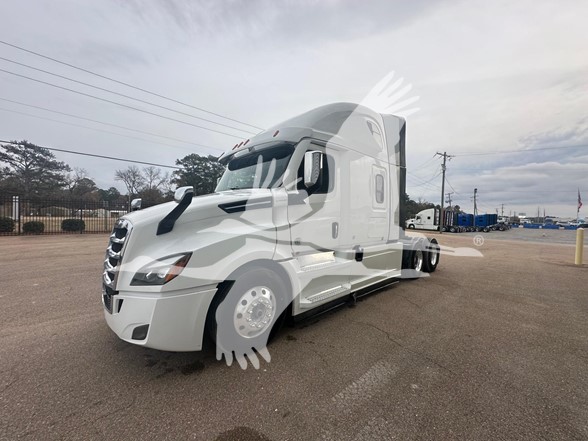 2023 FREIGHTLINER CASCADIA 126 - image 3 of 6