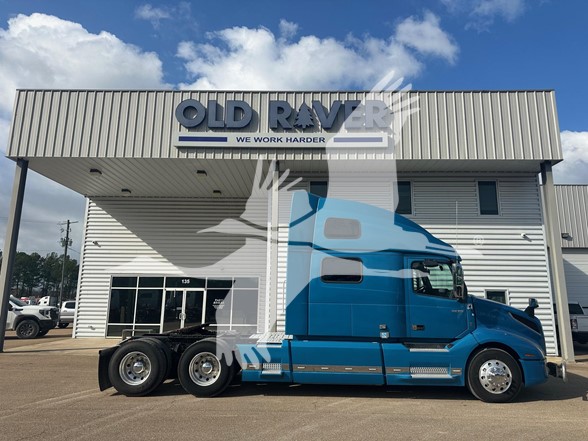 2022 VOLVO VNL64T860 - image 1 of 6