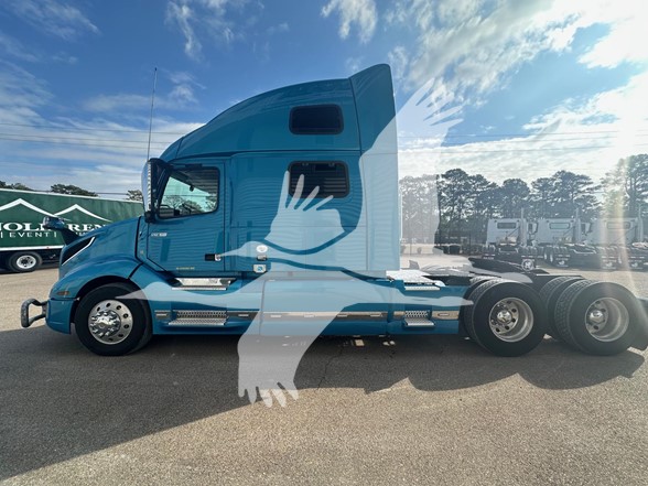 2022 VOLVO VNL64T860 - image 4 of 6