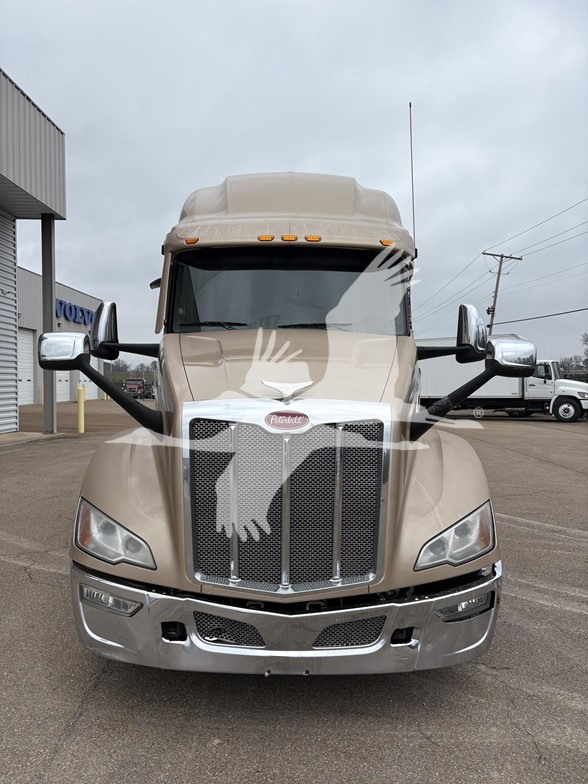 2023 PETERBILT 579 - image 2 of 6