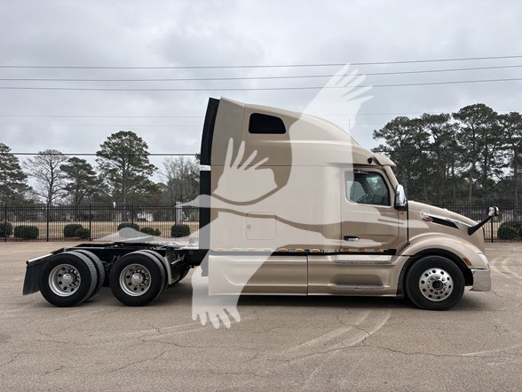 2023 PETERBILT 579 - image 4 of 6