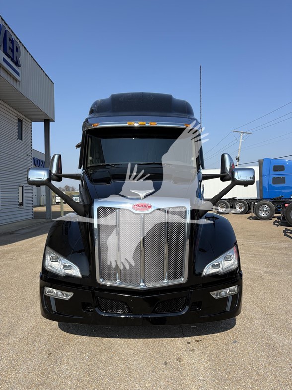 2023 Peterbilt - image 2