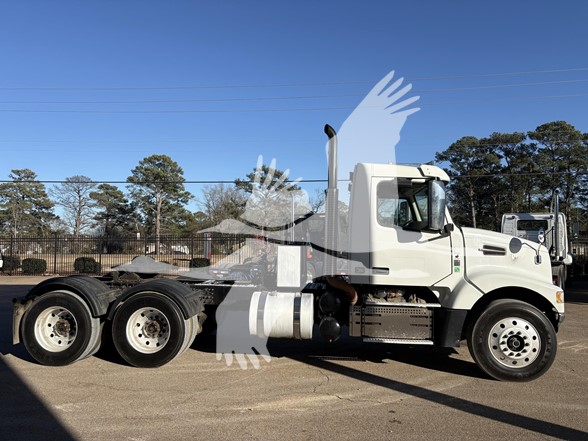 2018 Volvo - image 4