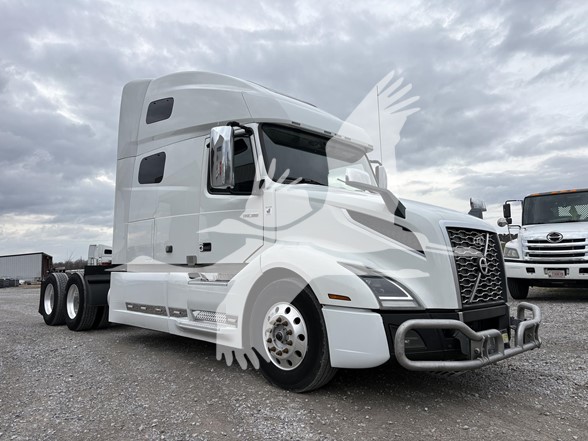 2019 Volvo - image 3