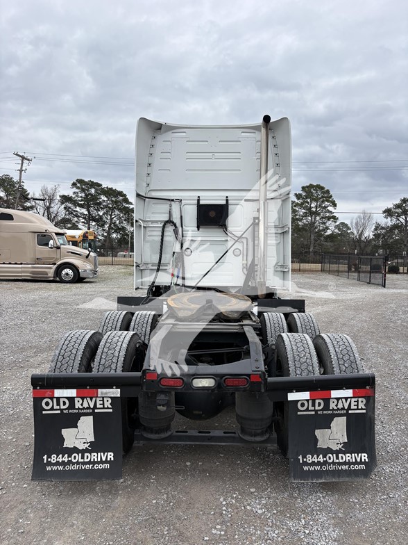 2019 Volvo - image 6