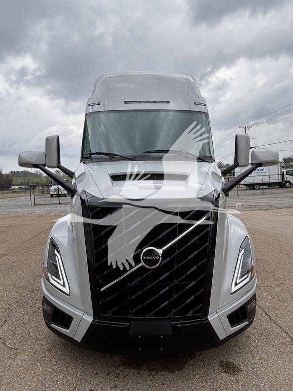 2027 Volvo - image 5