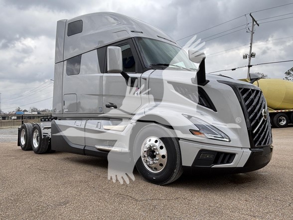 2027 Volvo - image 2