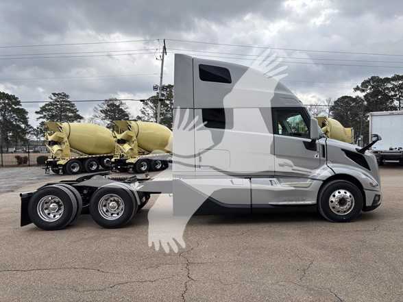 2027 Volvo - image 3