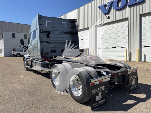2027 VOLVO VNL64T840 - image 6 of 6