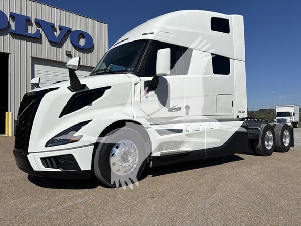 2027 Volvo - image 1