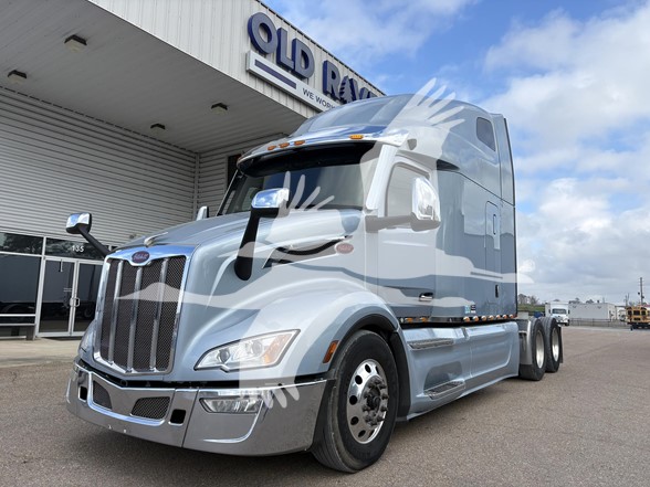 2023 Peterbilt - image 1