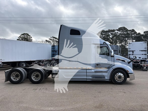 2023 Peterbilt - image 4