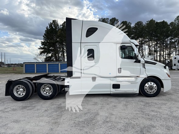 2023 FREIGHTLINER CASCADIA 126 - image 3 of 6