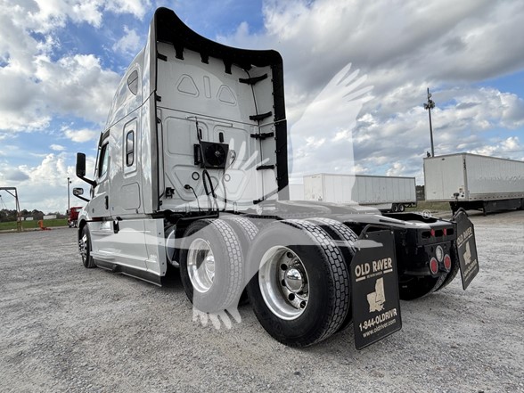 2023 FREIGHTLINER CASCADIA 126 - image 5 of 6