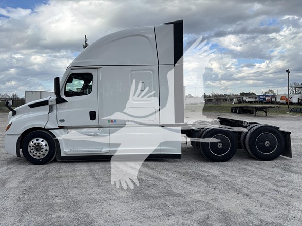 2023 FREIGHTLINER CASCADIA 126 - image 2 of 6