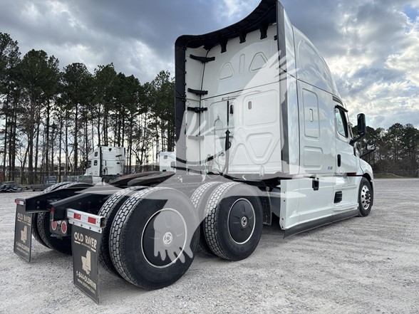 2023 FREIGHTLINER CASCADIA 126 - image 5 of 6