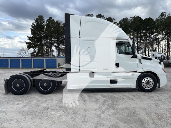 2023 FREIGHTLINER CASCADIA 126 - image 4 of 6