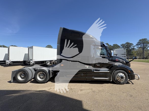 2024 PETERBILT 579 - image 4 of 6