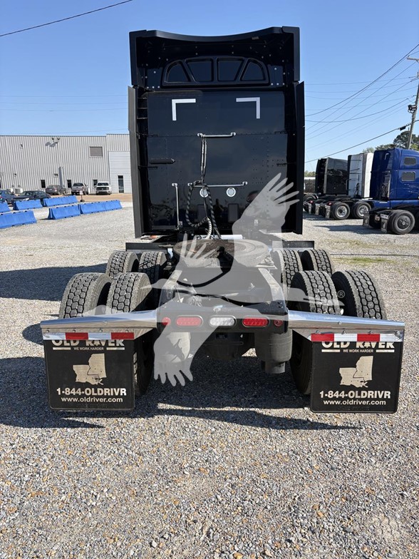 2024 PETERBILT 579 - image 4 of 6