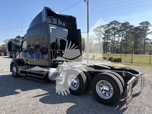 2024 PETERBILT 579 - image 5 of 6