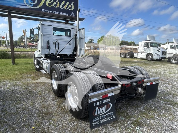 2020 Volvo VNL 300 - image 3