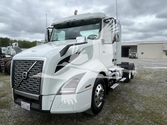 2020 VOLVO VNL64T300 2020 VOLVO VNL64T300 - image 1 of 6