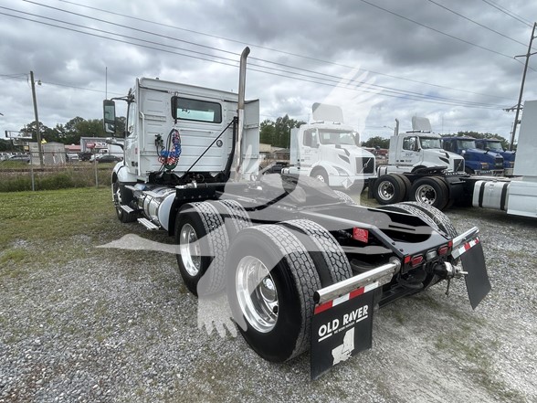 2020 Volvo VNL 300 - image 3