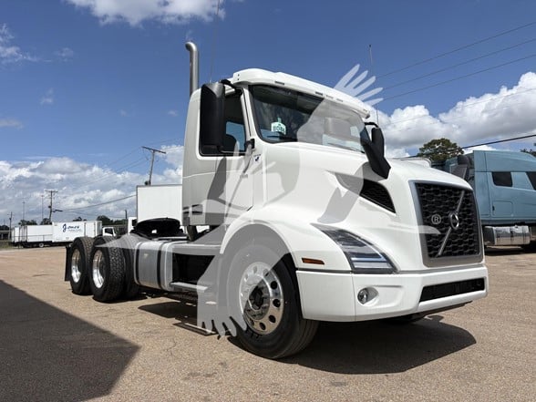 2026 Volvo VNR 640 - image 3