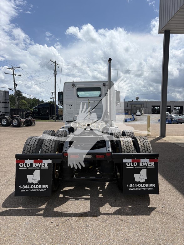 2026 Volvo VNR 640 - image 6