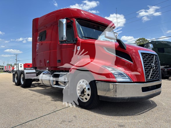 2022 VOLVO VNL64T740 2022 VOLVO VNL64T740 - image 2 of 6