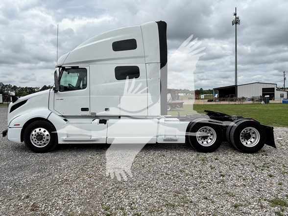 2020 VOLVO VNL64T760 2020 VOLVO VNL64T760 - image 4 of 6