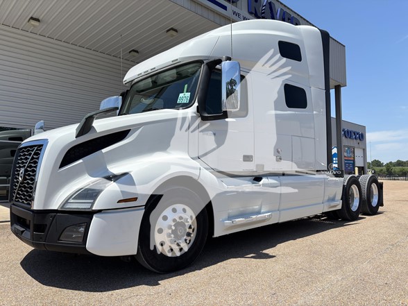 2020 VOLVO VNL64T760 2020 VOLVO VNL64T760 - image 1 of 6