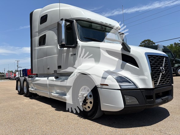 2020 VOLVO VNL64T760 2020 VOLVO VNL64T760 - image 3 of 6