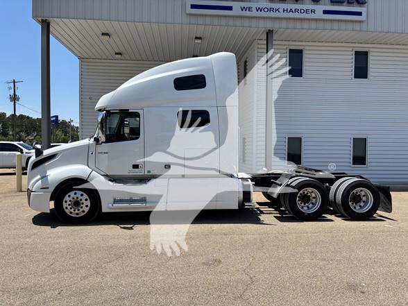 2020 VOLVO VNL64T760 2020 VOLVO VNL64T760 - image 4 of 6
