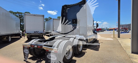 2023 Peterbilt — photo 3