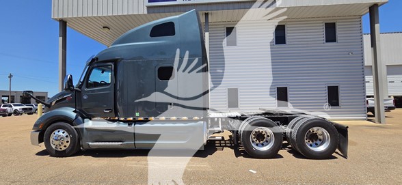 2023 Peterbilt — photo 4