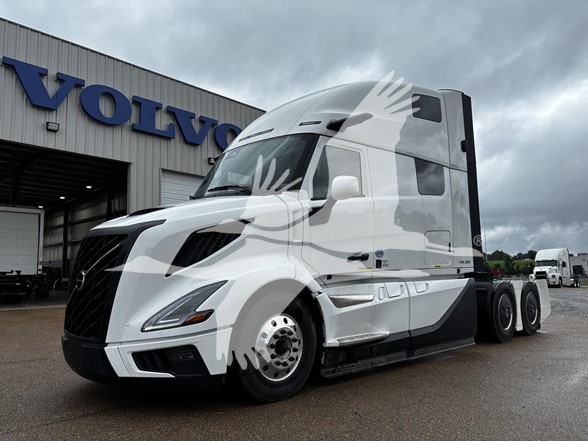 2026 VOLVO VNL64T860 2026 VOLVO VNL64T860 - image 2 of 6