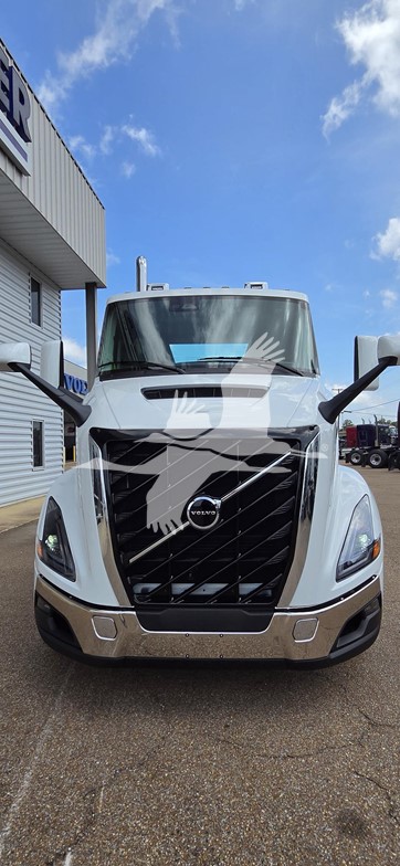 2027 VOLVO VNR64T300 2027 VOLVO VNR64T300 - image 3 of 6