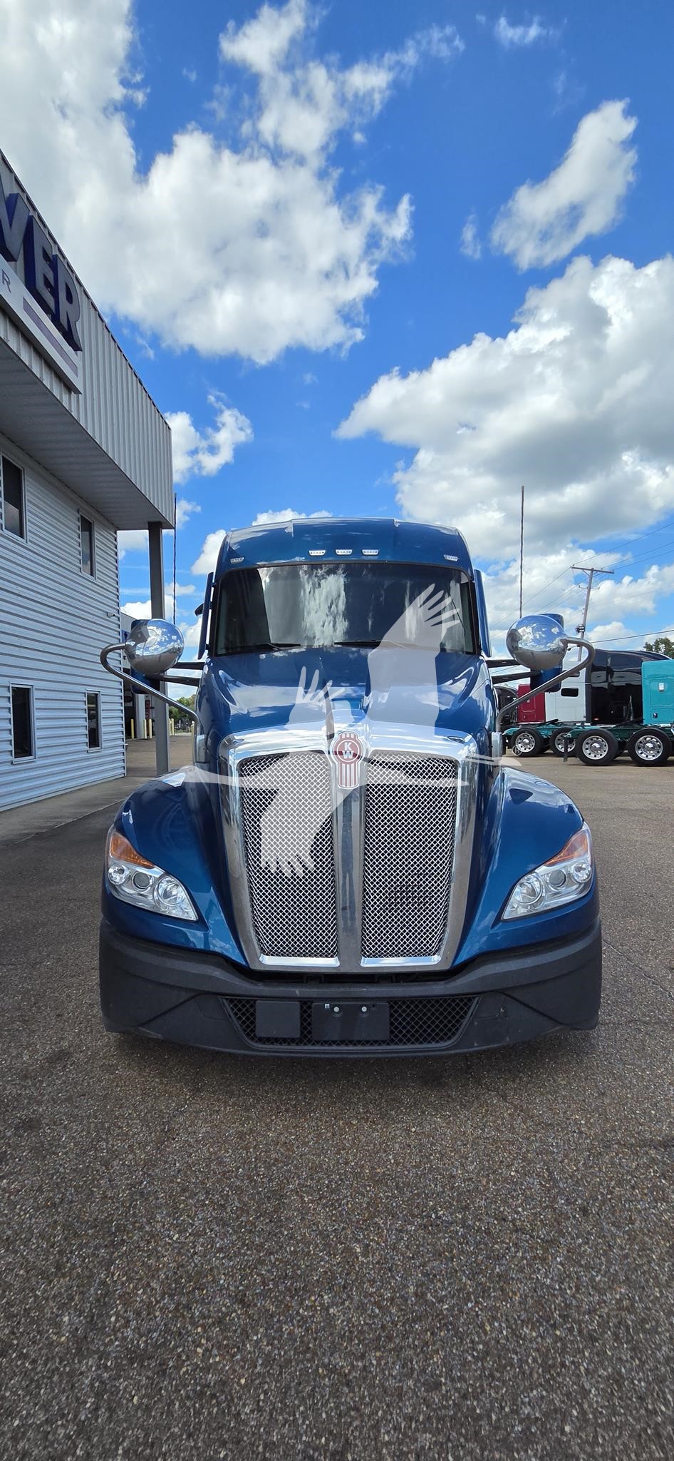 2023 KENWORTH T680 - image 2 of 6