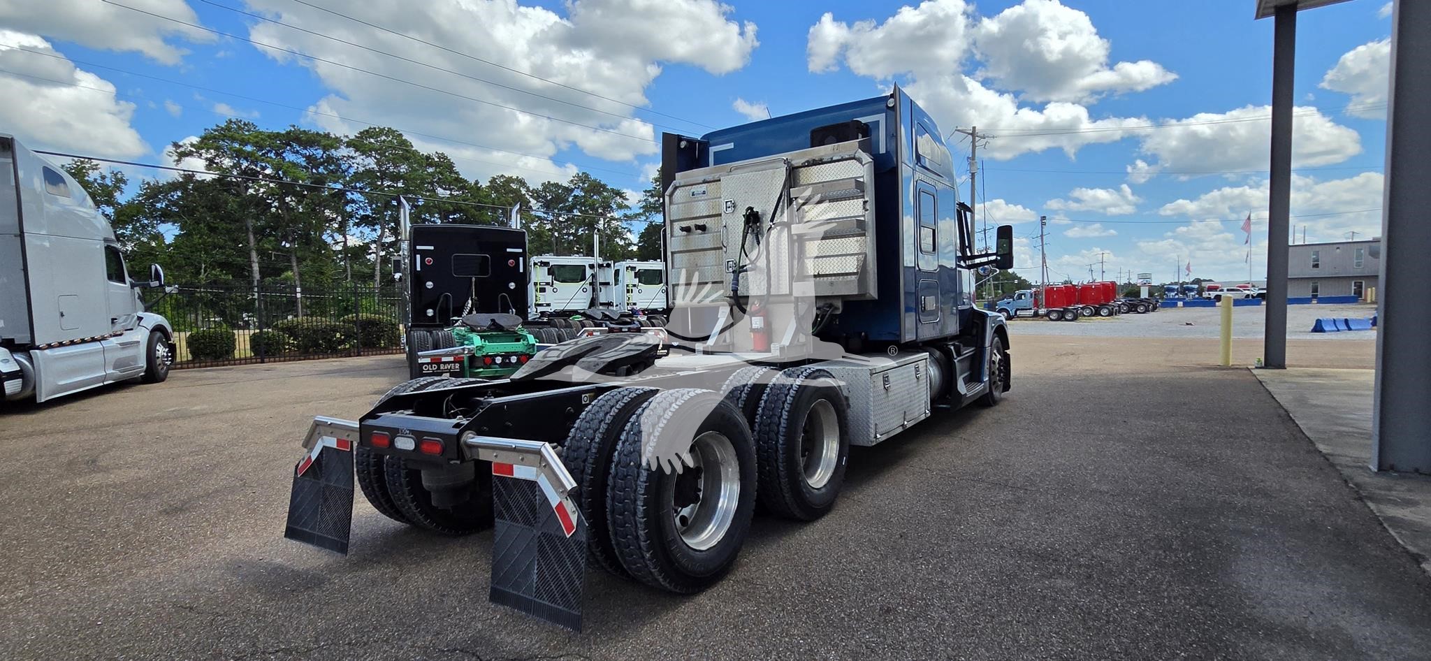2023 KENWORTH T680 - image 5 of 6