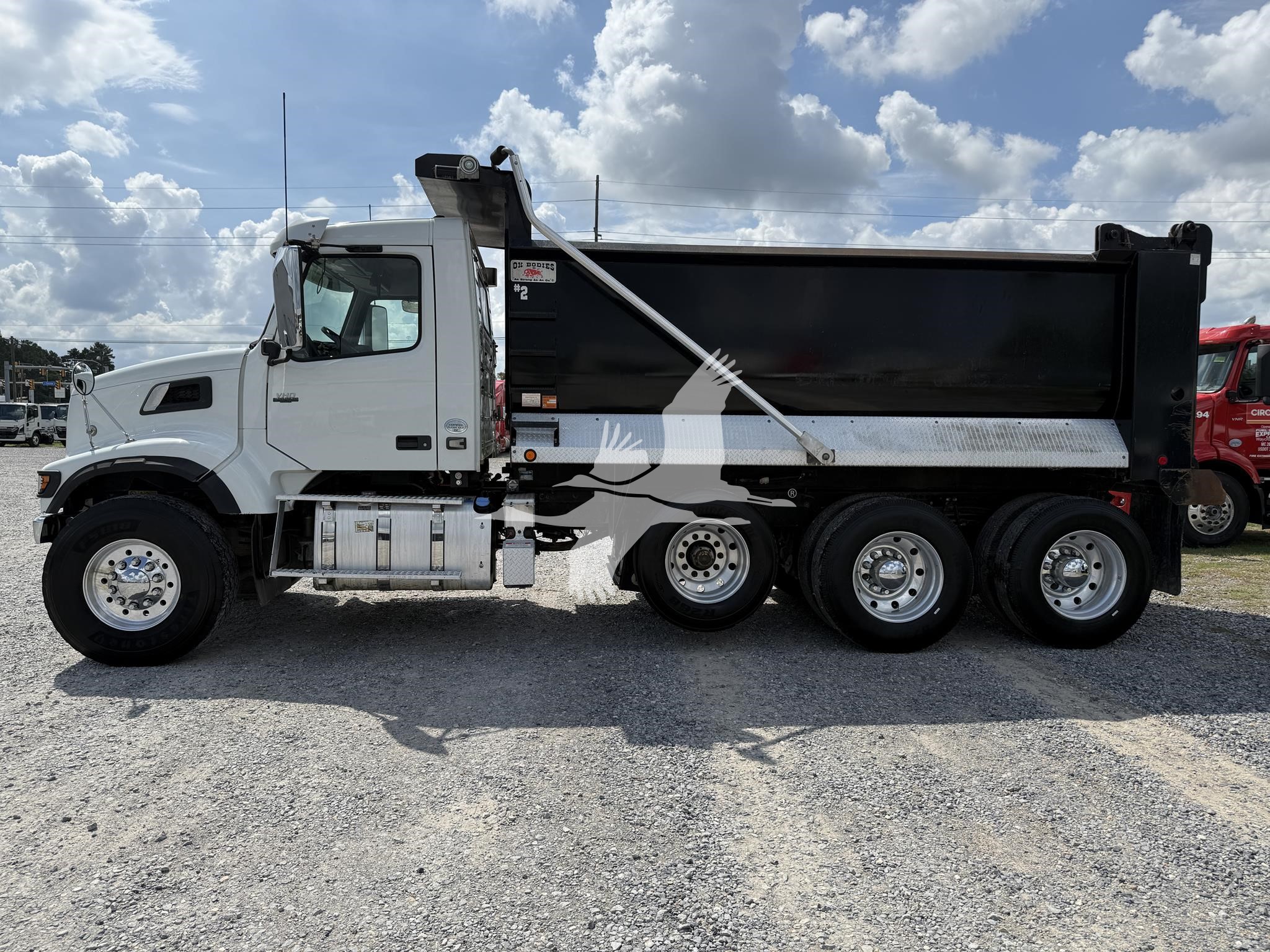 2022 VOLVO VHD84F300 2022 VOLVO VHD84F300 - image 2 of 6