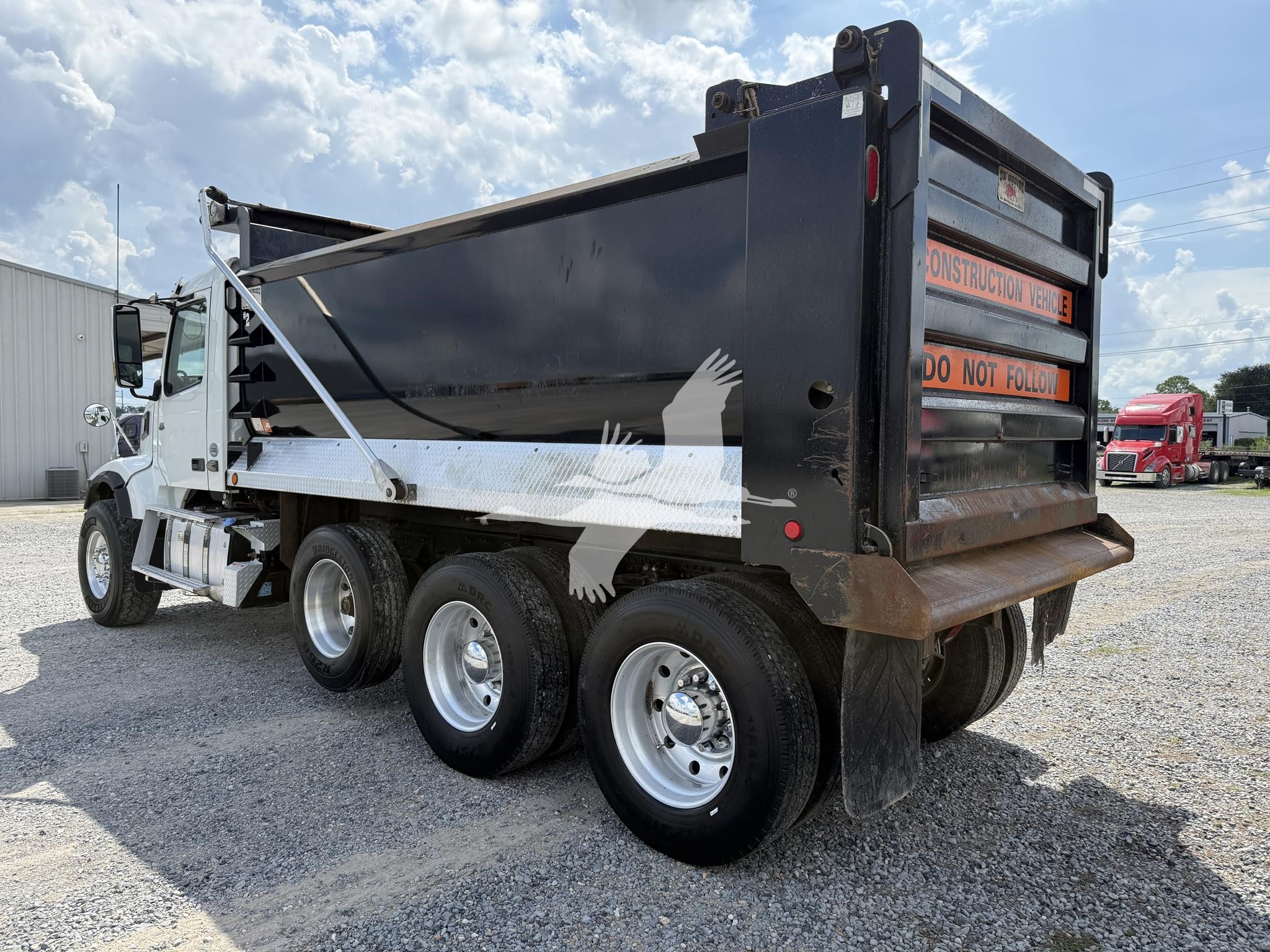 2022 VOLVO VHD84F300 2022 VOLVO VHD84F300 - image 3 of 6