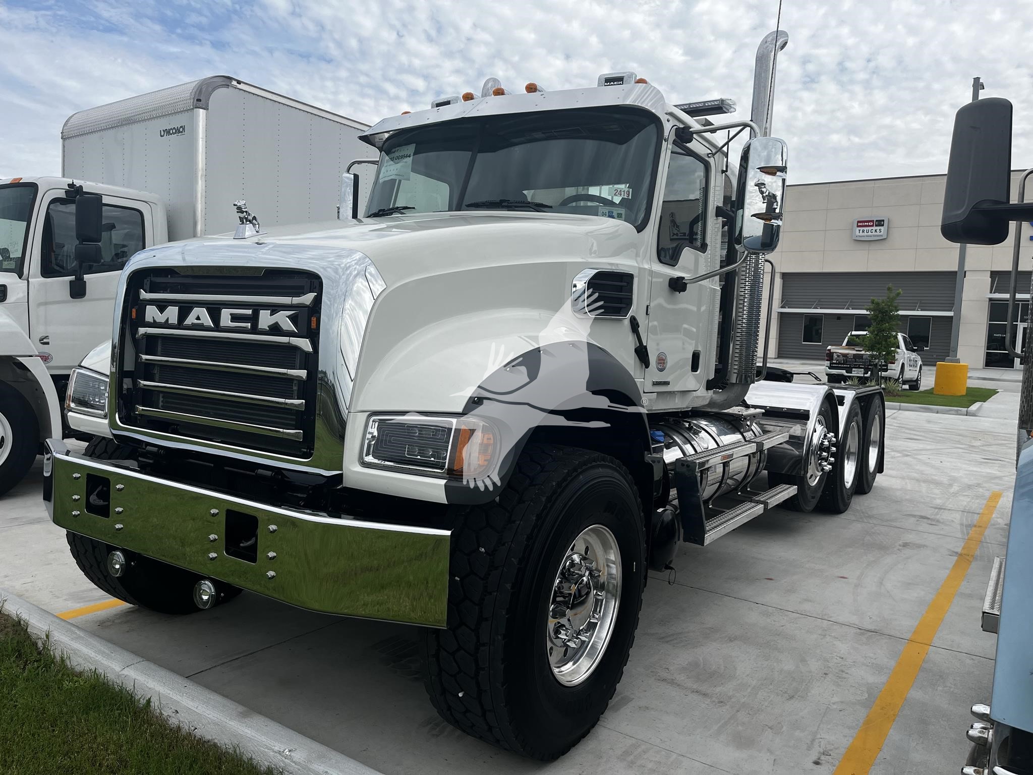 2027 MACK GRANITE 84FT 2027 MACK GRANITE 84FT - image 1 of 6