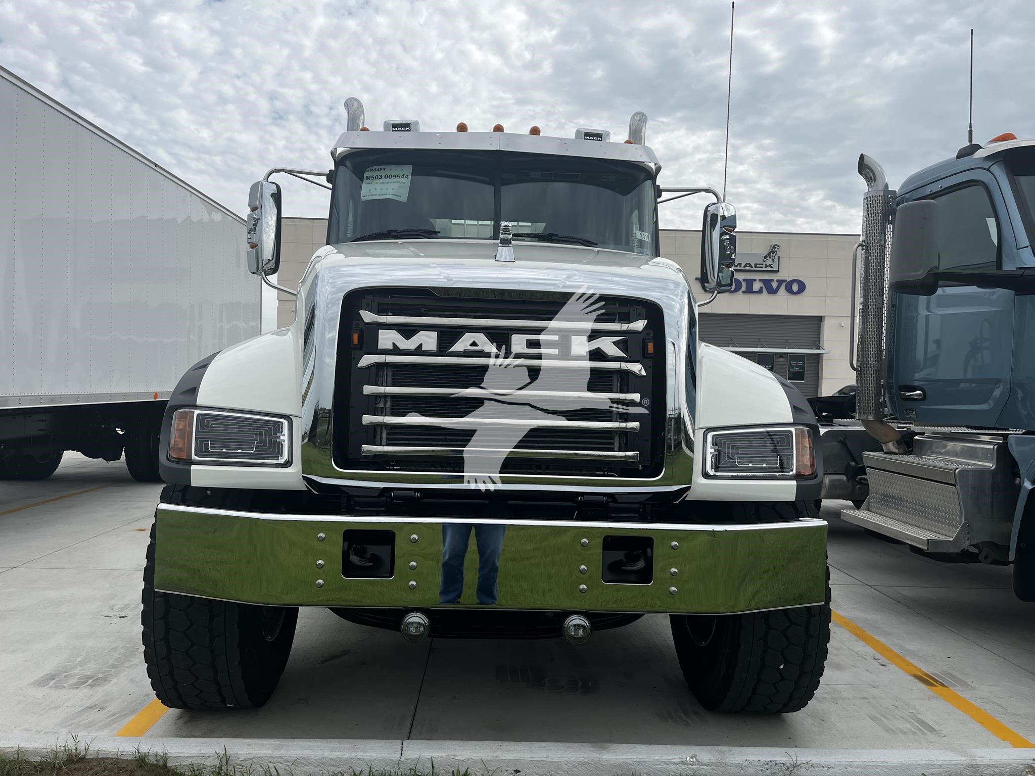 2027 MACK GRANITE 84FT 2027 MACK GRANITE 84FT - image 2 of 6