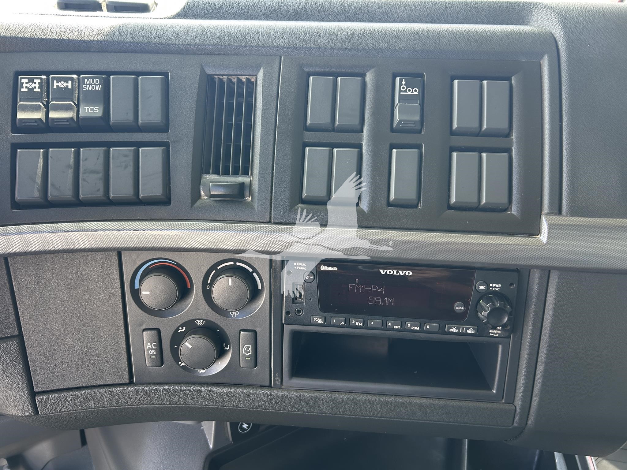 2023 VOLVO VHD84F300 2023 VOLVO VHD84F300 - image 2 of 6
