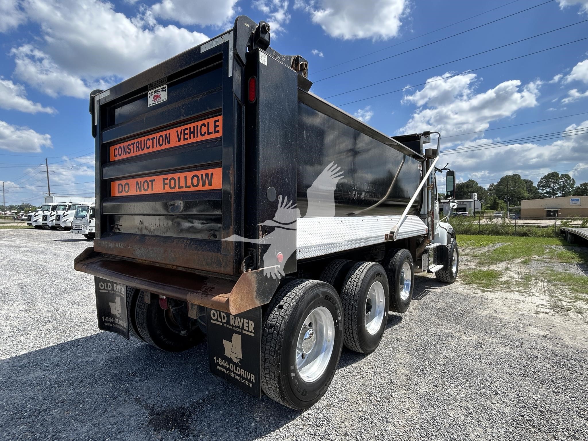 2023 VOLVO VHD84F300 - image 5 of 6