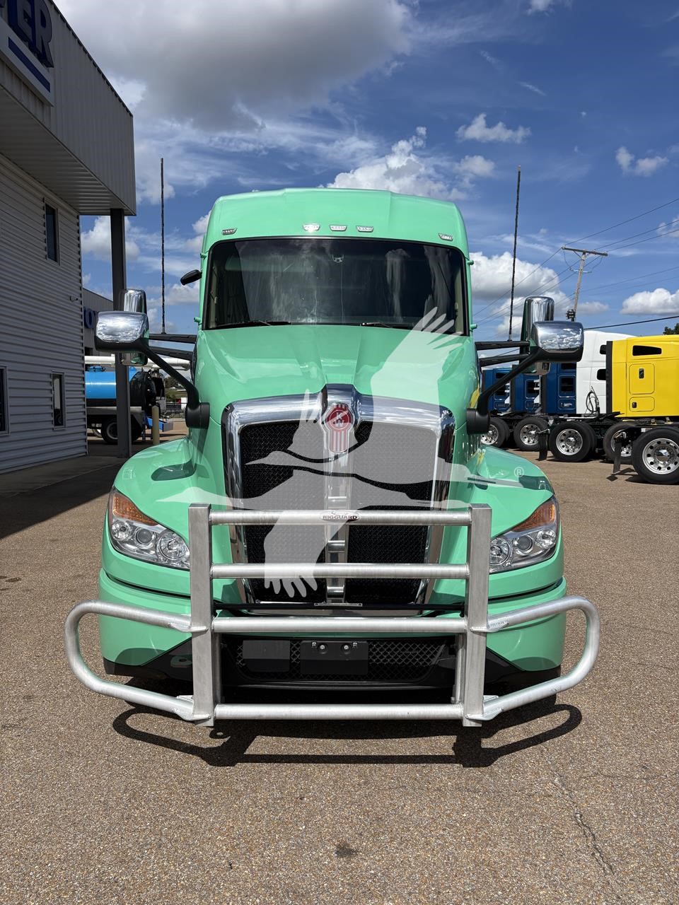 2024 KENWORTH T680 - image 2 of 6